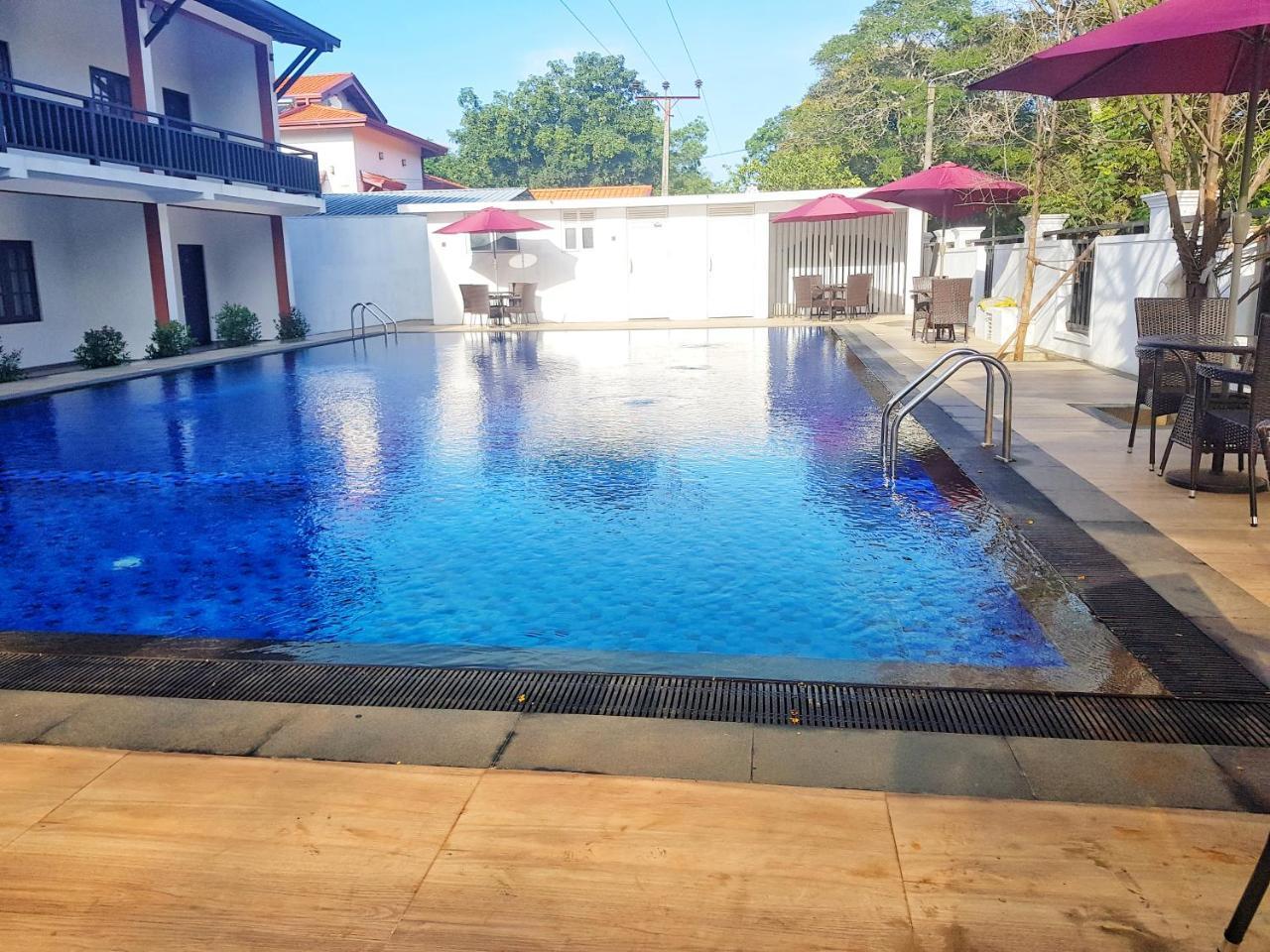 Livinya Holiday Resort Kataragama Buitenkant foto
