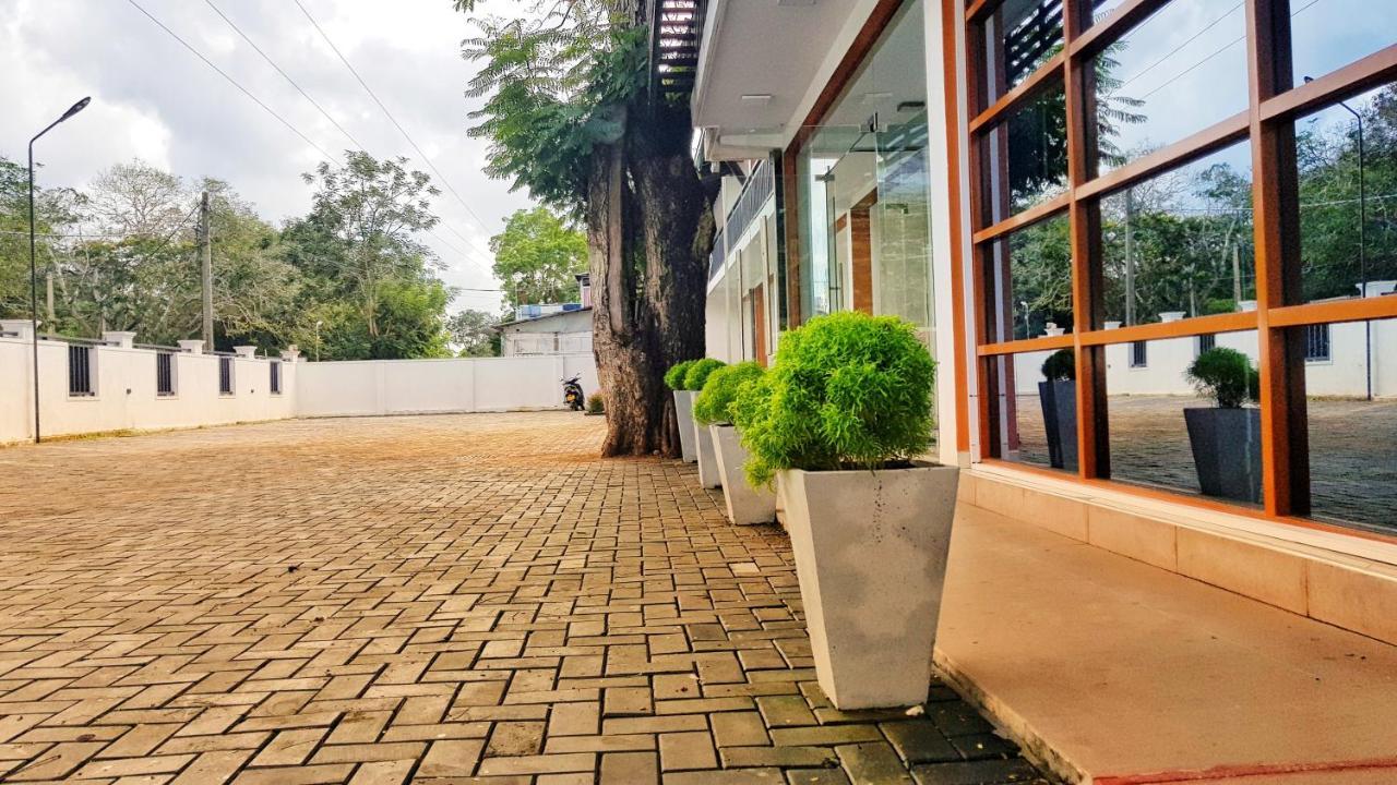 Livinya Holiday Resort Kataragama Buitenkant foto