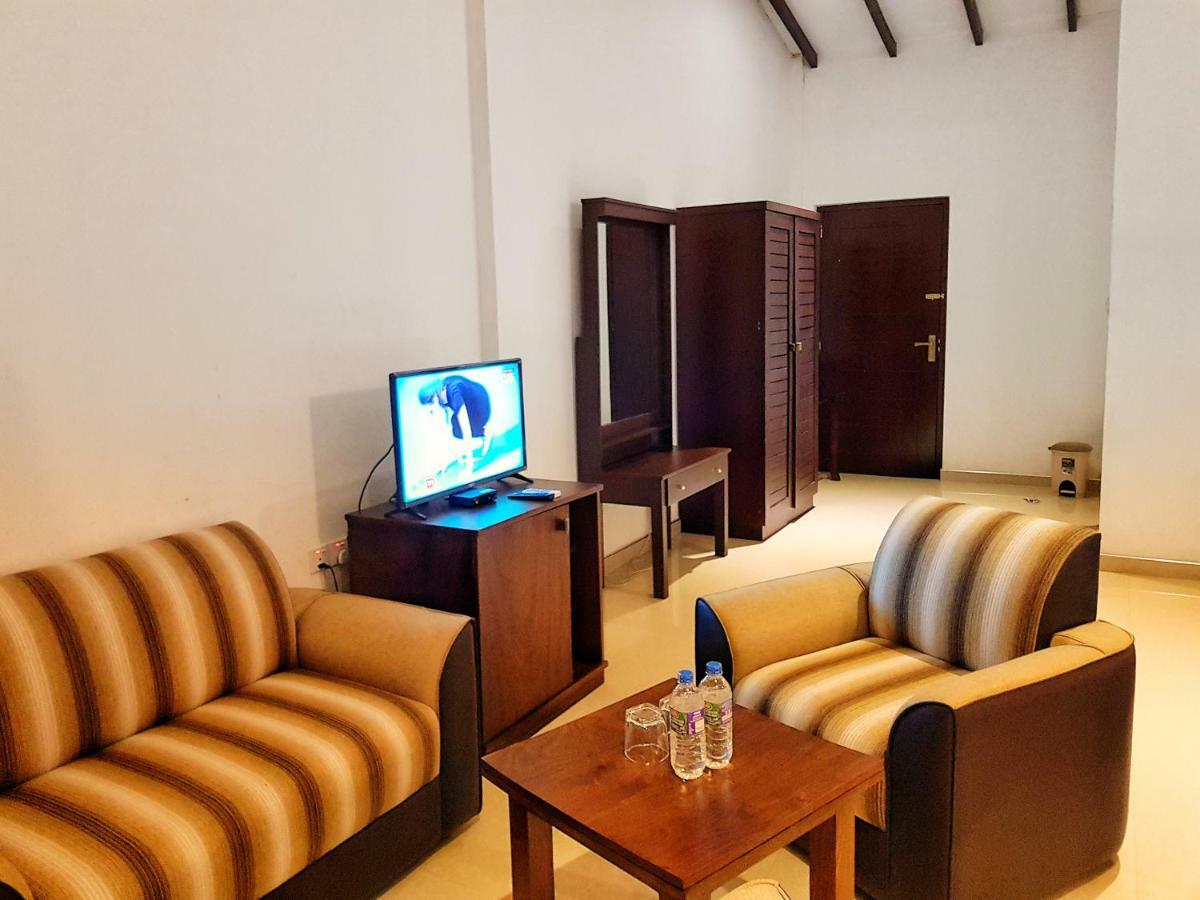 Livinya Holiday Resort Kataragama Buitenkant foto