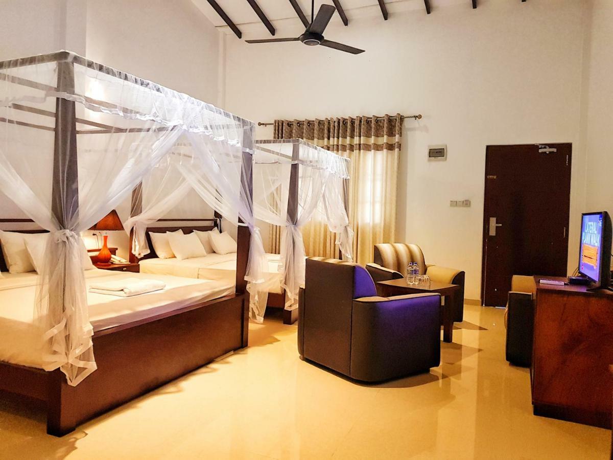 Livinya Holiday Resort Kataragama Buitenkant foto